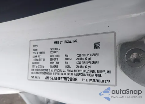 2021 Tesla Model 3 Standard Range Plus Rear-Wheel Drive z USA, uszkodzony, nr VIN 5YJ3E1EA7MF090308